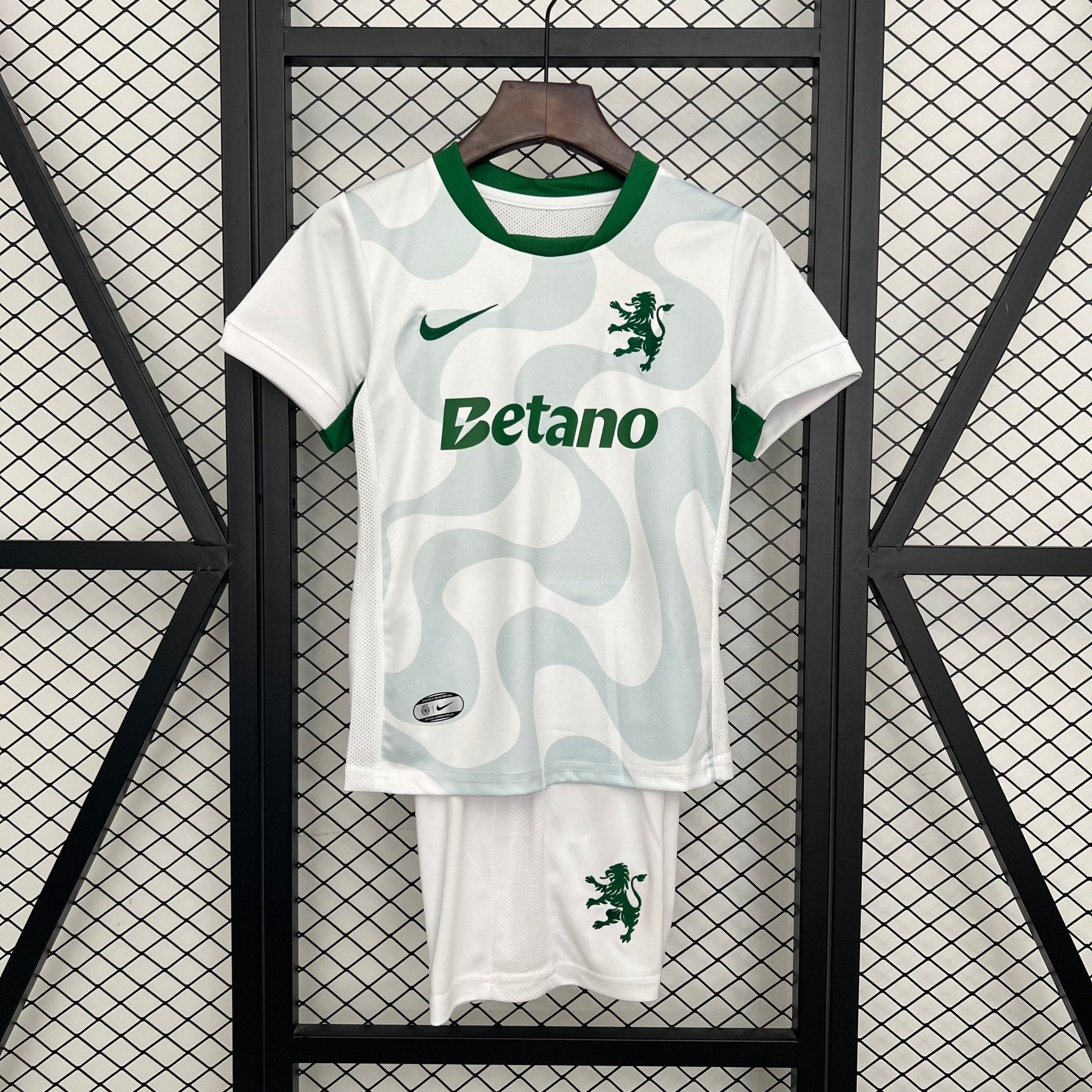 SPORTING LISBOA SEGUNDA EQUIPACIÓN 25/26 NIÑOS - Bota de Oro Tienda