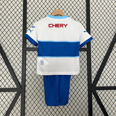 UNIVERSIDAD CATÓLICA I 24/25 CONJUNTO INFANTIL - Bota de Oro Tienda