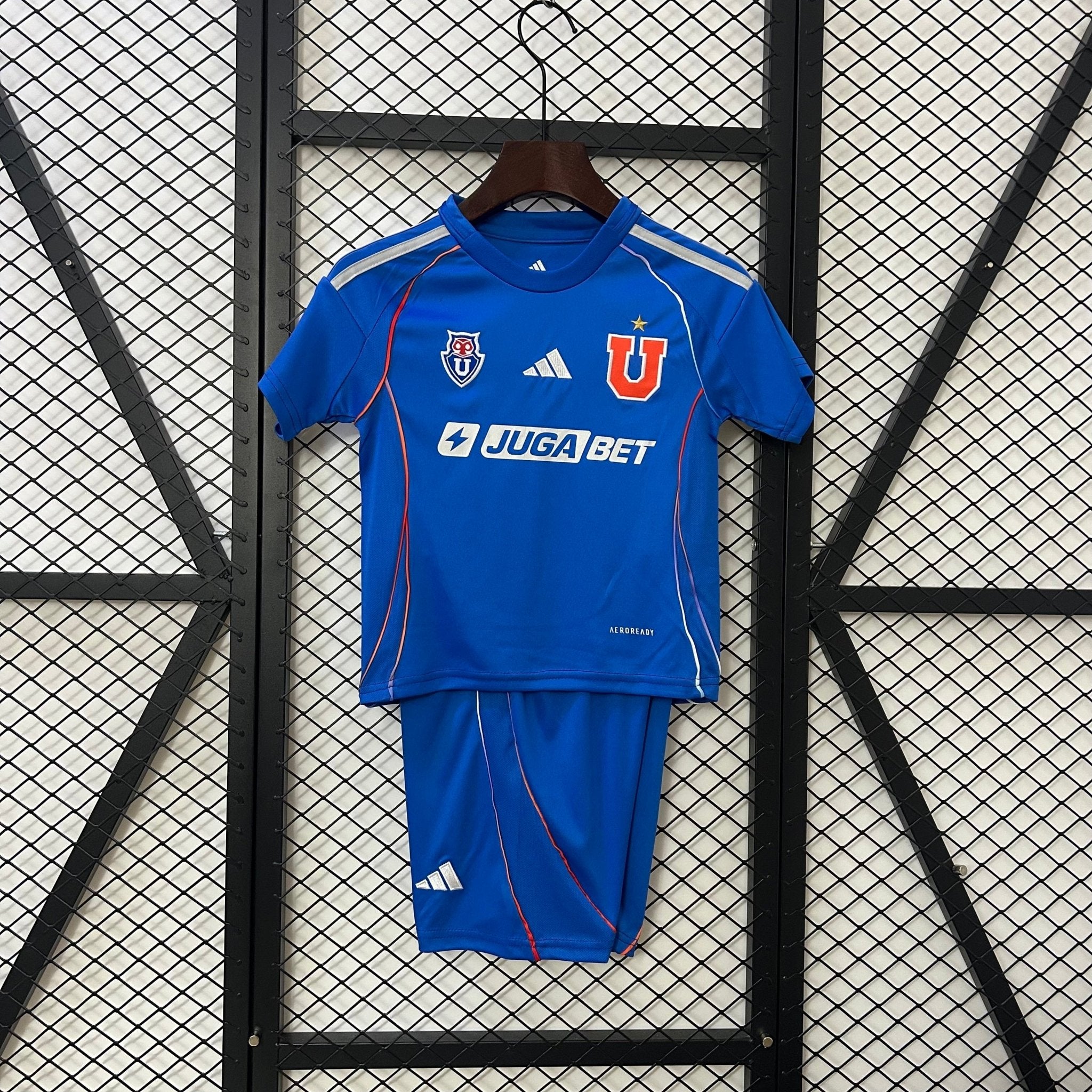 UNIVERSIDAD DE CHILE PRIMERA EQUIPACIÓN 25/26 NIÑOS - Bota de Oro Tienda