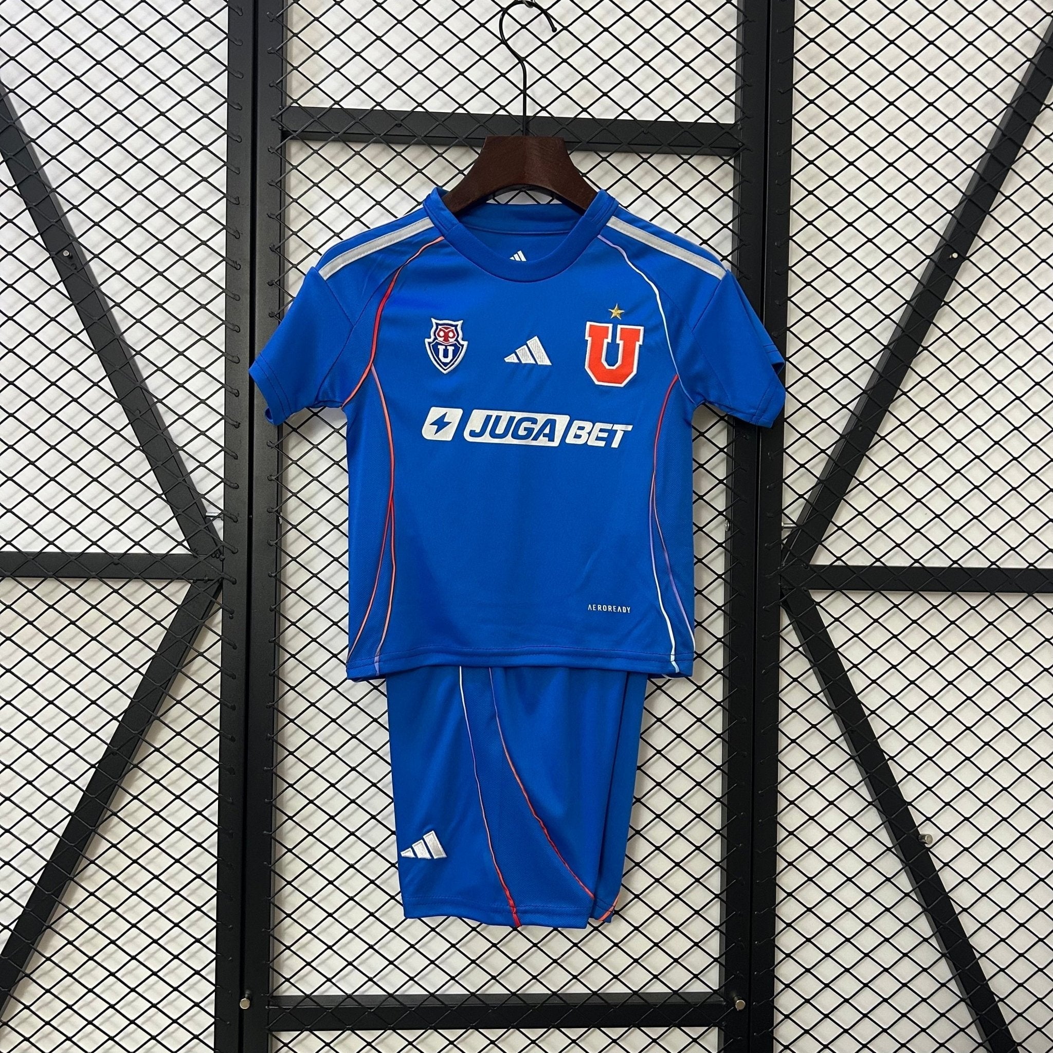 UNIVERSIDAD DE CHILE PRIMERA EQUIPACIÓN 25/26 NIÑOS - Bota de Oro Tienda