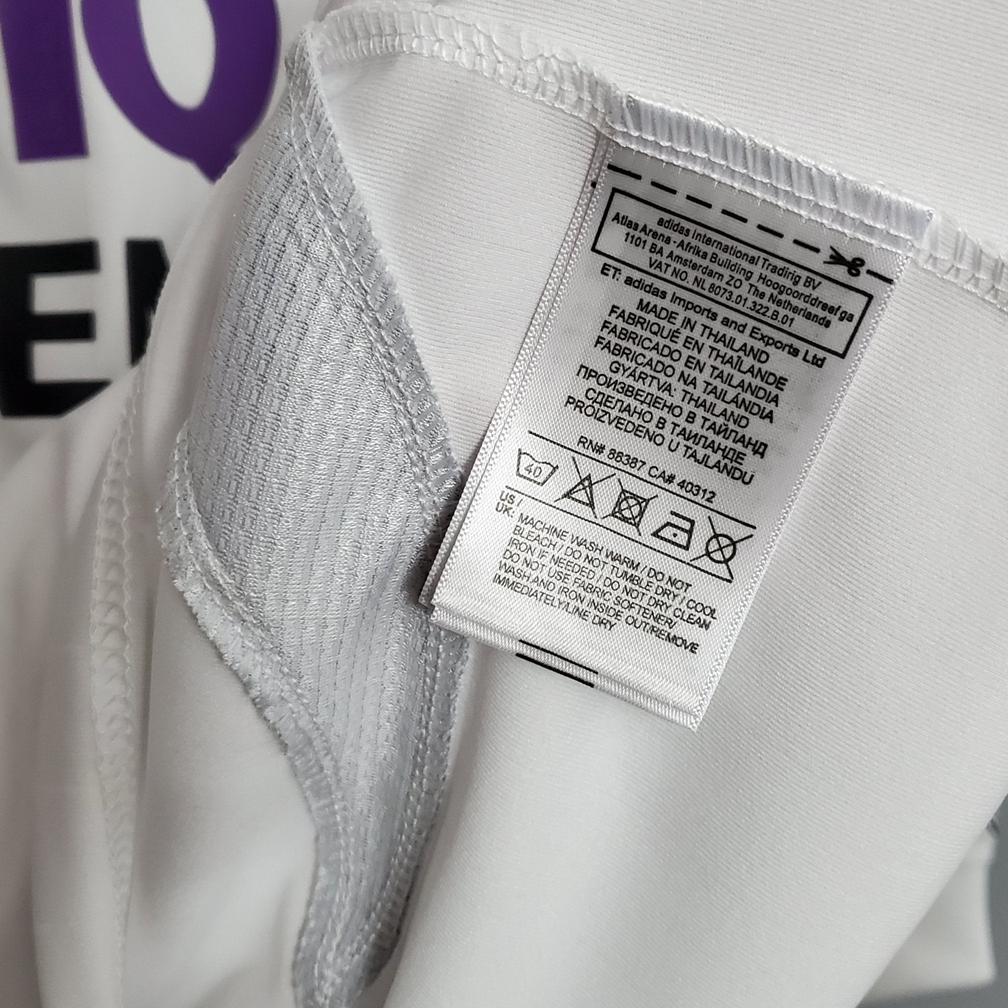 REAL MADRID I 06/07 MANGA LARGA HOMBRE (RETRO) - Bota de Oro Tienda