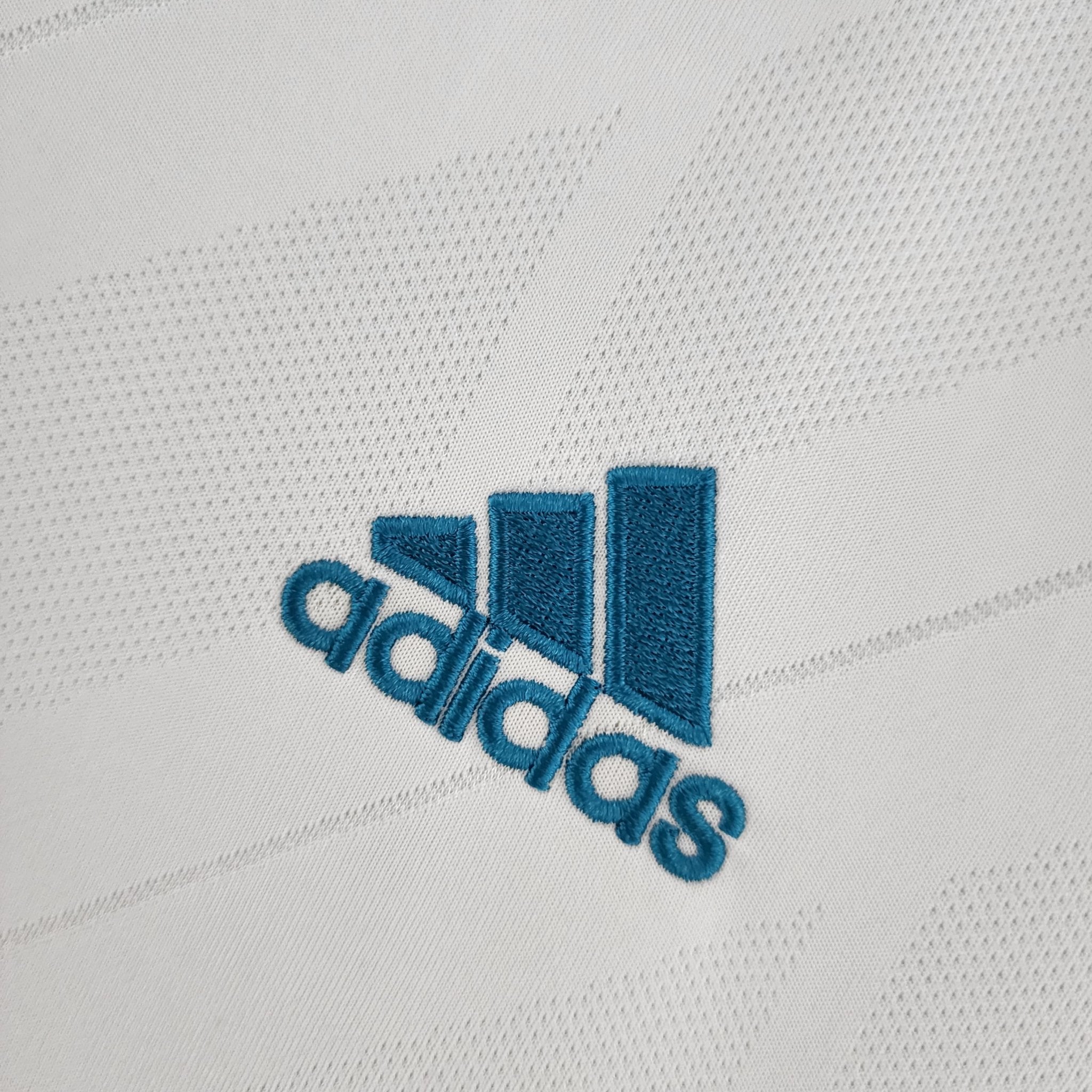 REAL MADRID I 17/18 (RETRO) - Bota de Oro Tienda