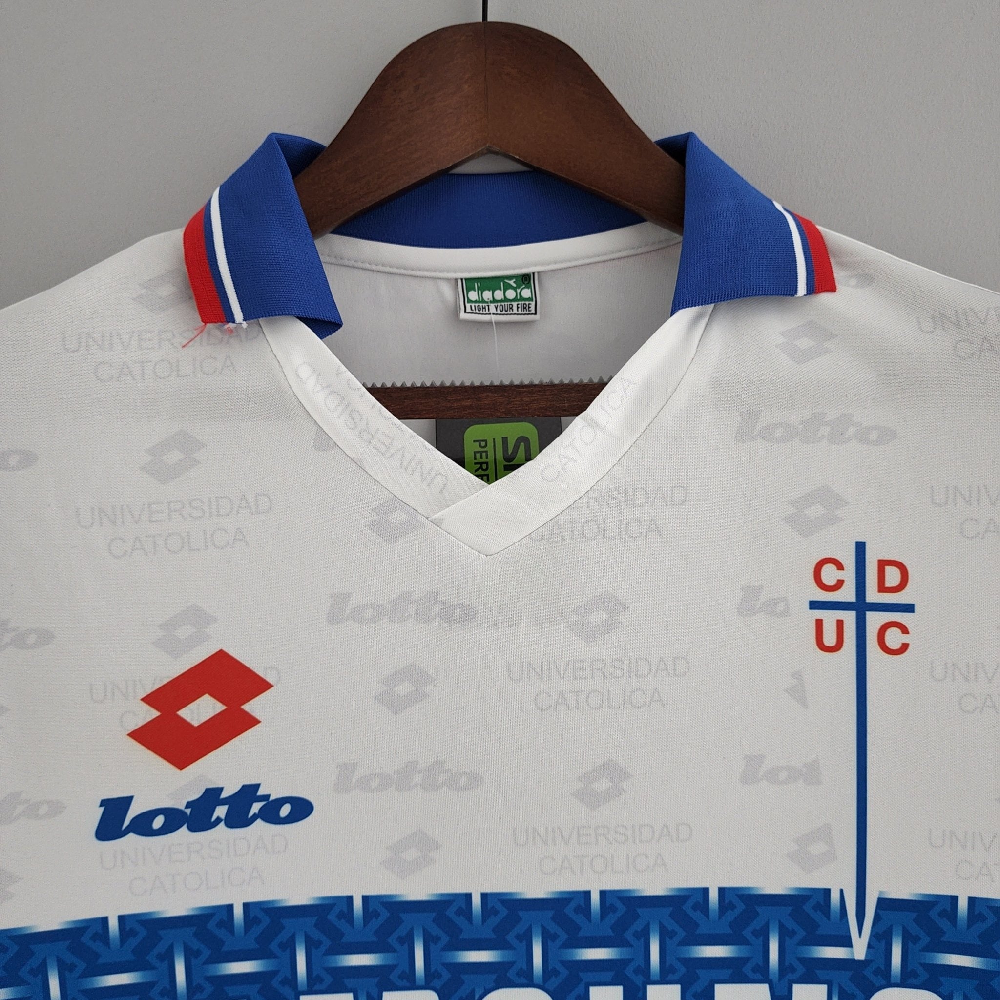 UNIVERSIDAD CATÓLICA I 96 MANGA LARGA HOMBRE (RETRO) - Bota de Oro Tienda