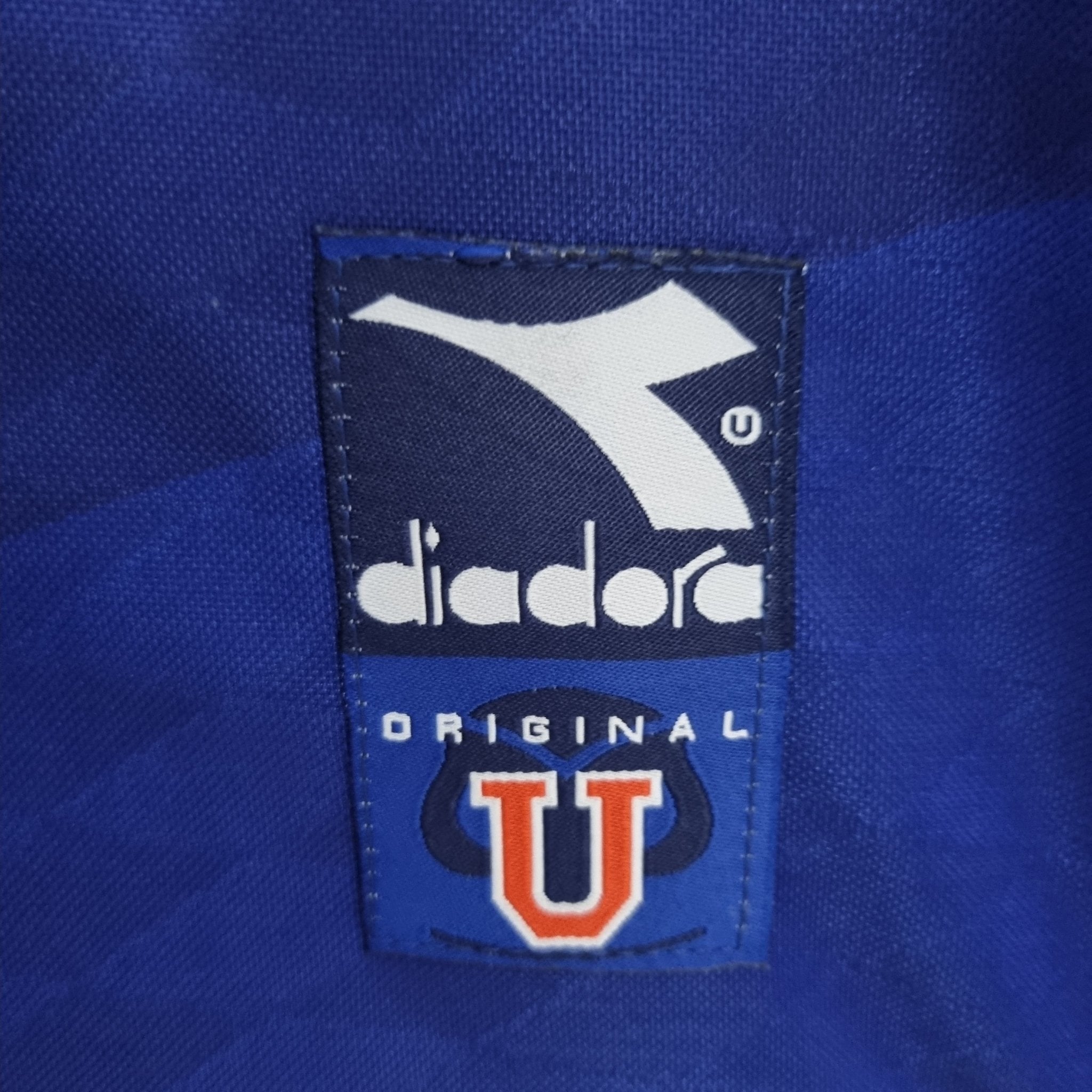 UNIVERSIDAD DE CHILE I 96 MANGA LARGA HOMBRE (RETRO) - Bota de Oro Tienda