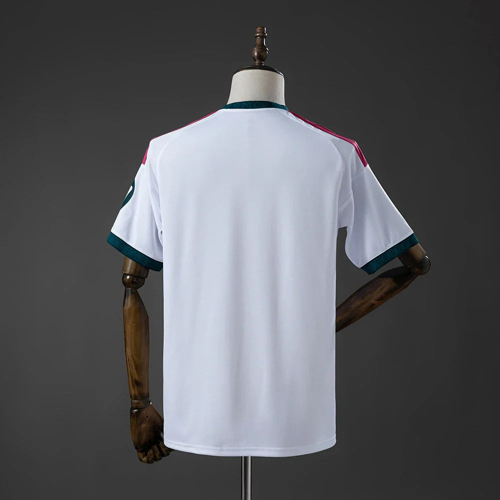 Camiseta del Real Madrid primera equipación 26/27 con la espalda lisa - vista trasera