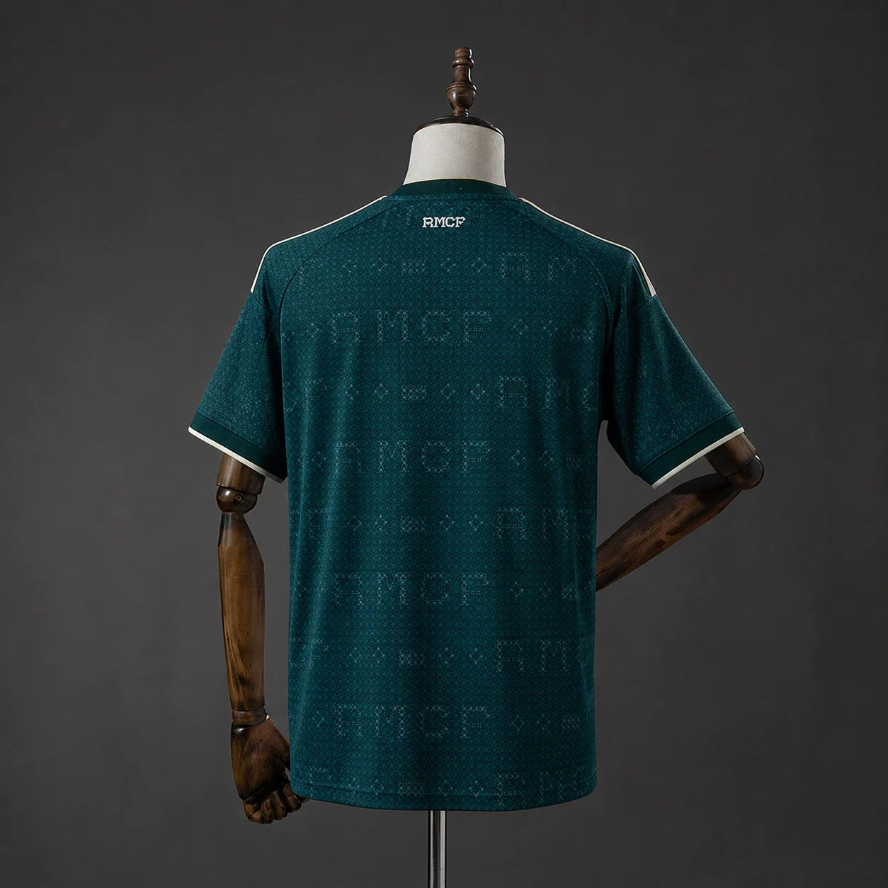 Camiseta del Real Madrid segunda equipación 26/27 con la espalda lisa - vista trasera