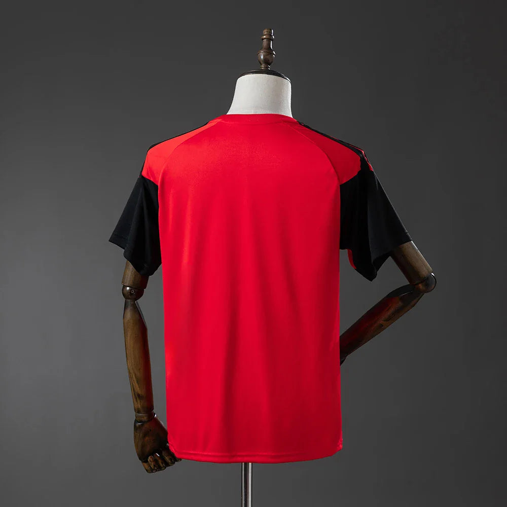 Camiseta de entrenamiento del Colo Colo 26/27 con la espalda roja lisa - vista trasera