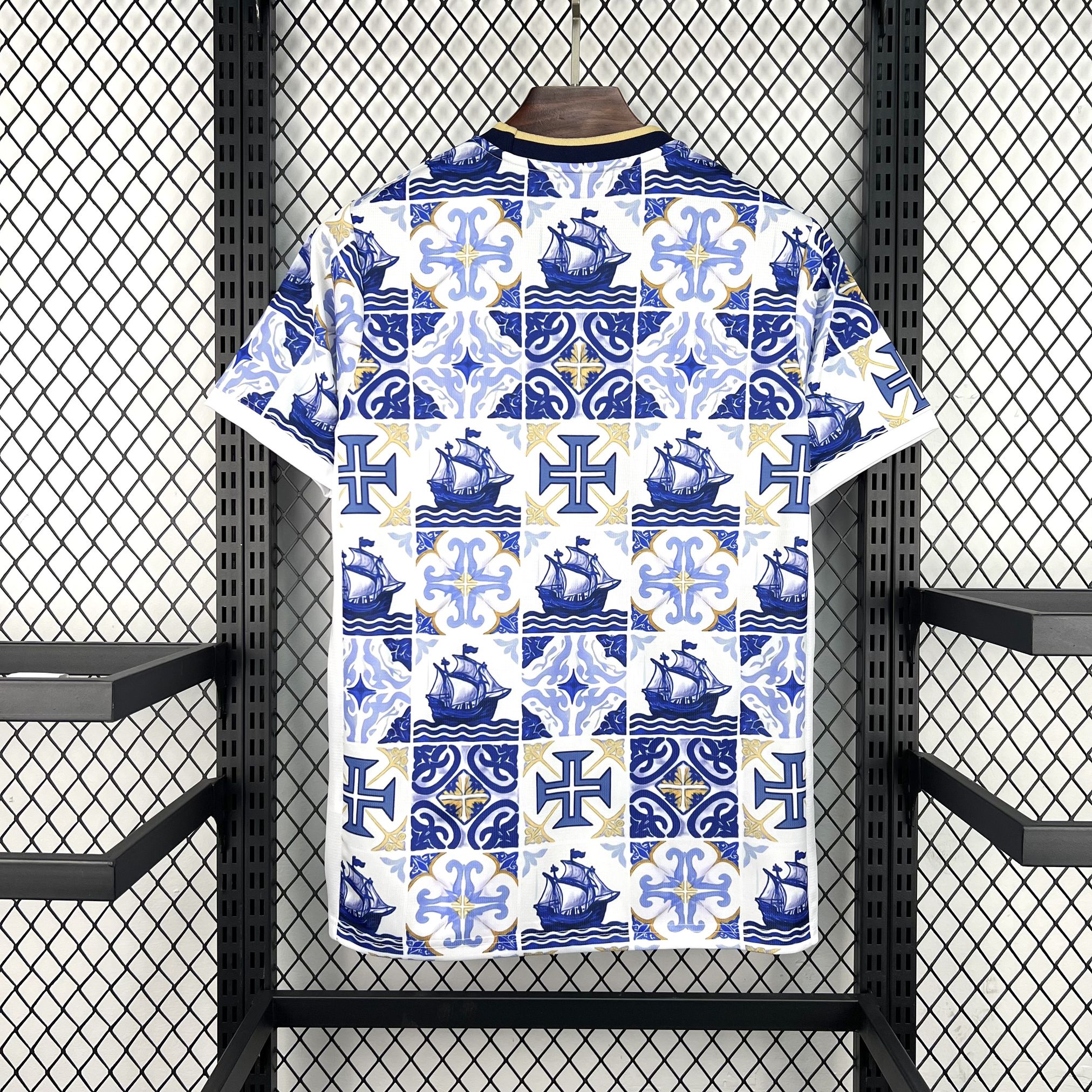 Camiseta especial de Portugal Mundial 2026 con azulejos - vista trasera estampada