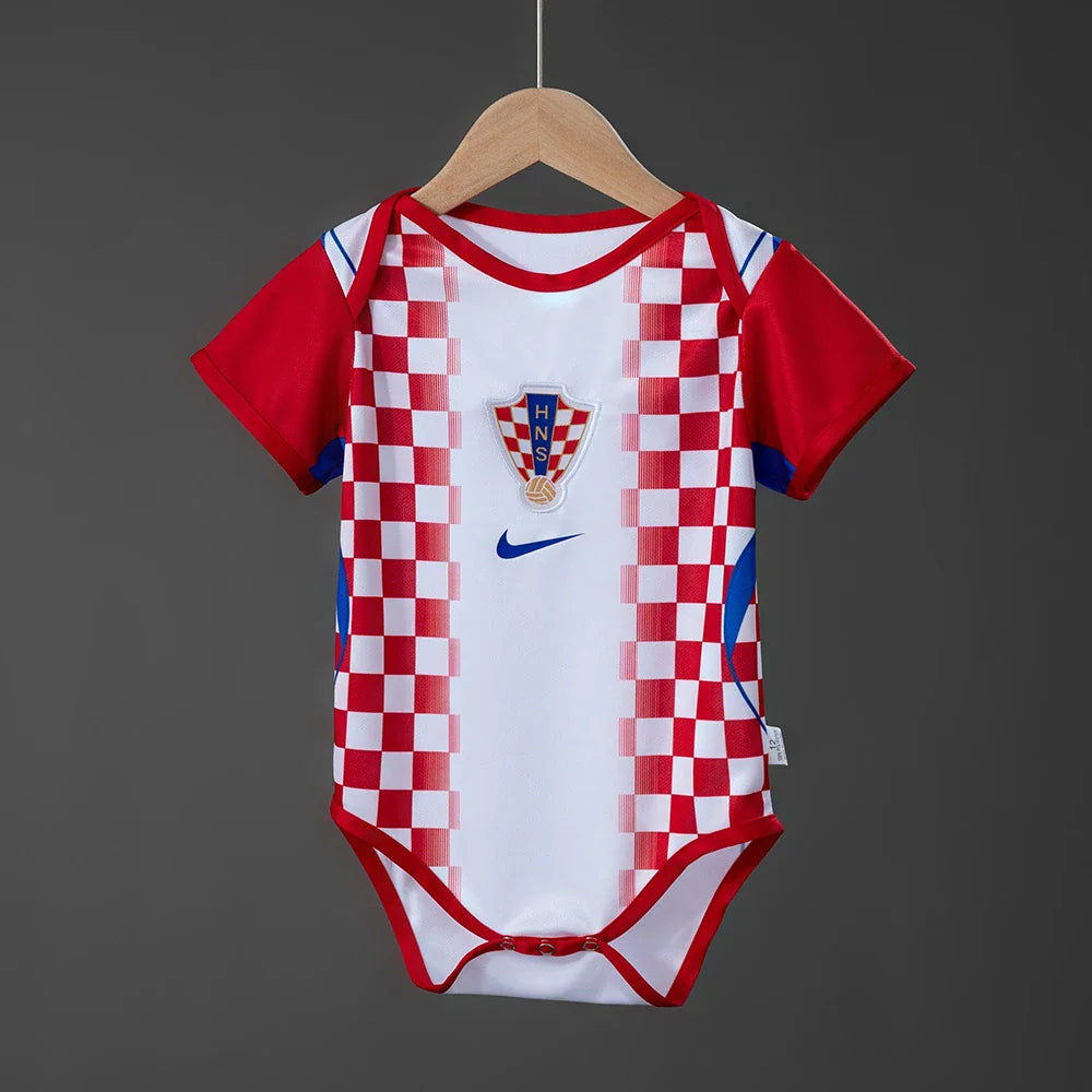 Body de bebé de Croacia 2026 con el damero rojo y blanco - vista frontal