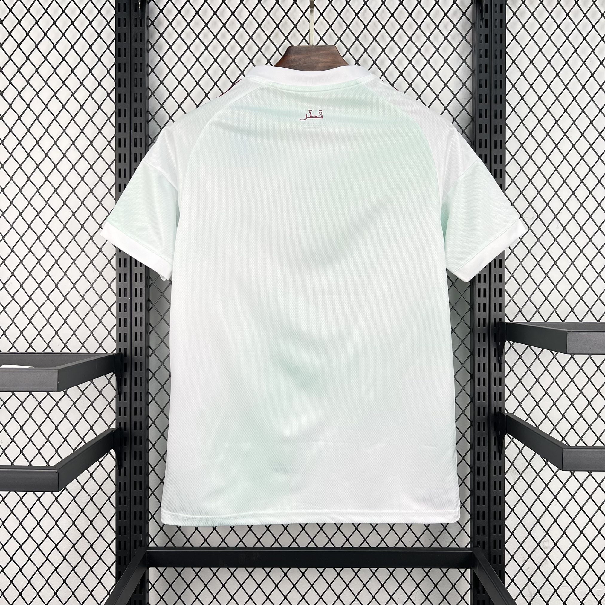 Camiseta de Qatar Mundial 2026 en blanco - vista trasera lisa
