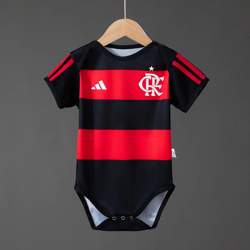 Body de bebé del Flamengo 26/27 rojinegro con escudo - vista frontal