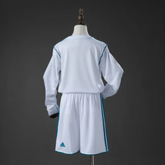 Conjunto infantil de manga larga del Real Madrid primera equipación 17/18 con la espalda lisa - vista trasera
