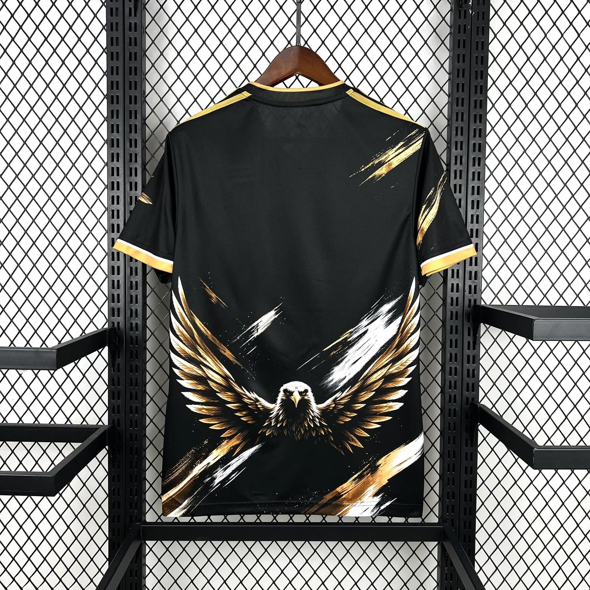 Camiseta especial del Benfica 26/27 negra con águila dorada - vista trasera