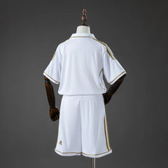 Conjunto infantil del Real Madrid primera equipación 11/12 con la espalda lisa - vista trasera