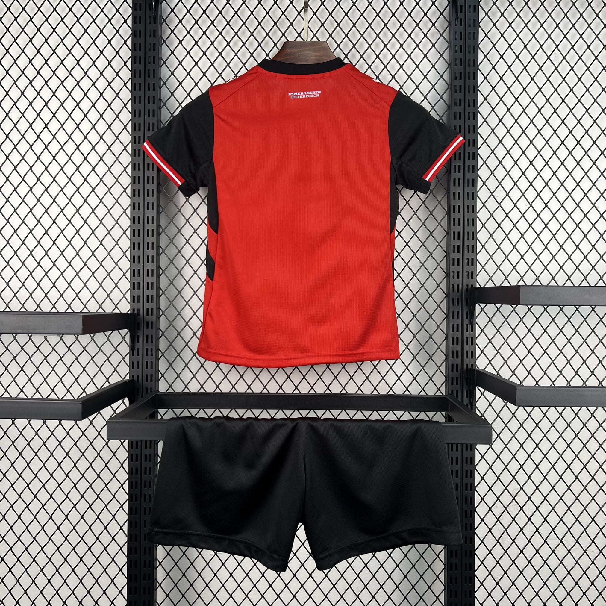 Conjunto infantil de Austria primera equipación 2026 - vista trasera