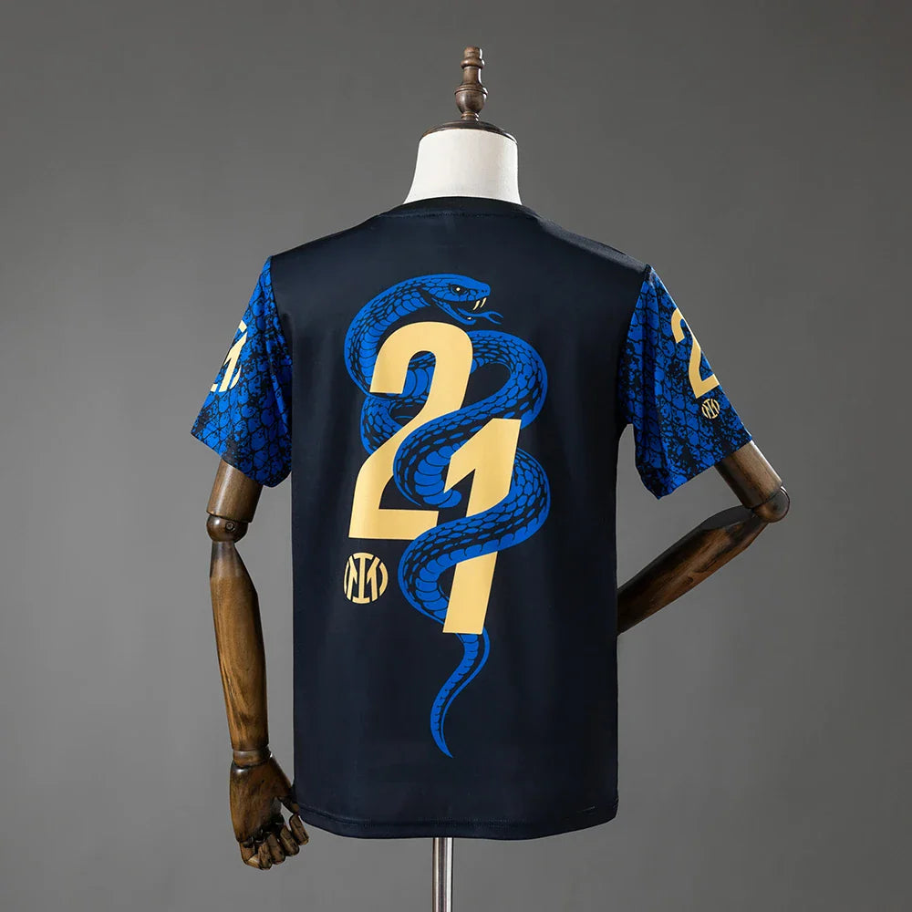 Camiseta Inter Milan edición especial campeones 25/26, espalda con serpiente dorada - vista trasera