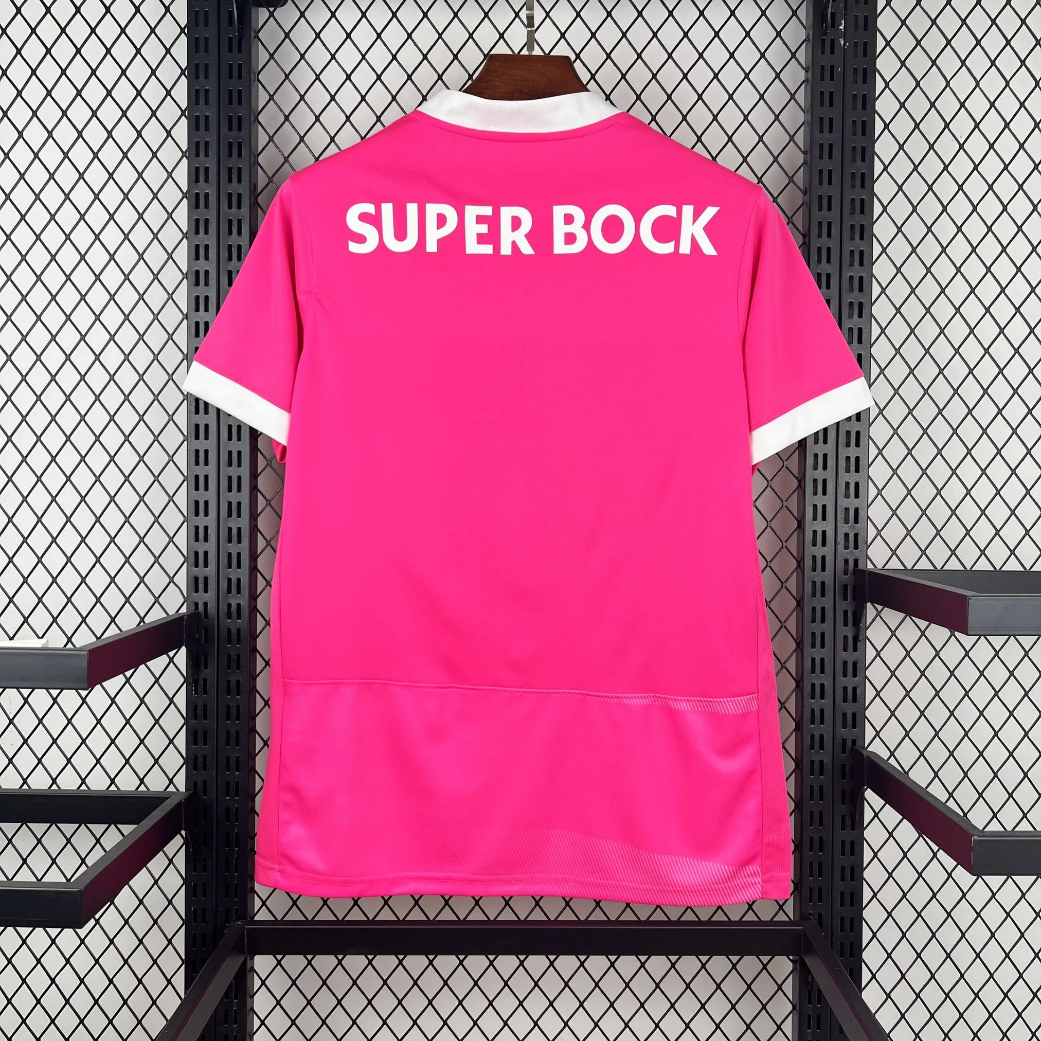 Camiseta Sporting CP edición especial rosa 26/27 - vista trasera