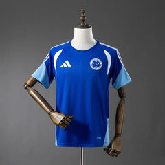 Camiseta de entrenamiento del Cruzeiro 26/27 en azul con mangas celestes - vista frontal