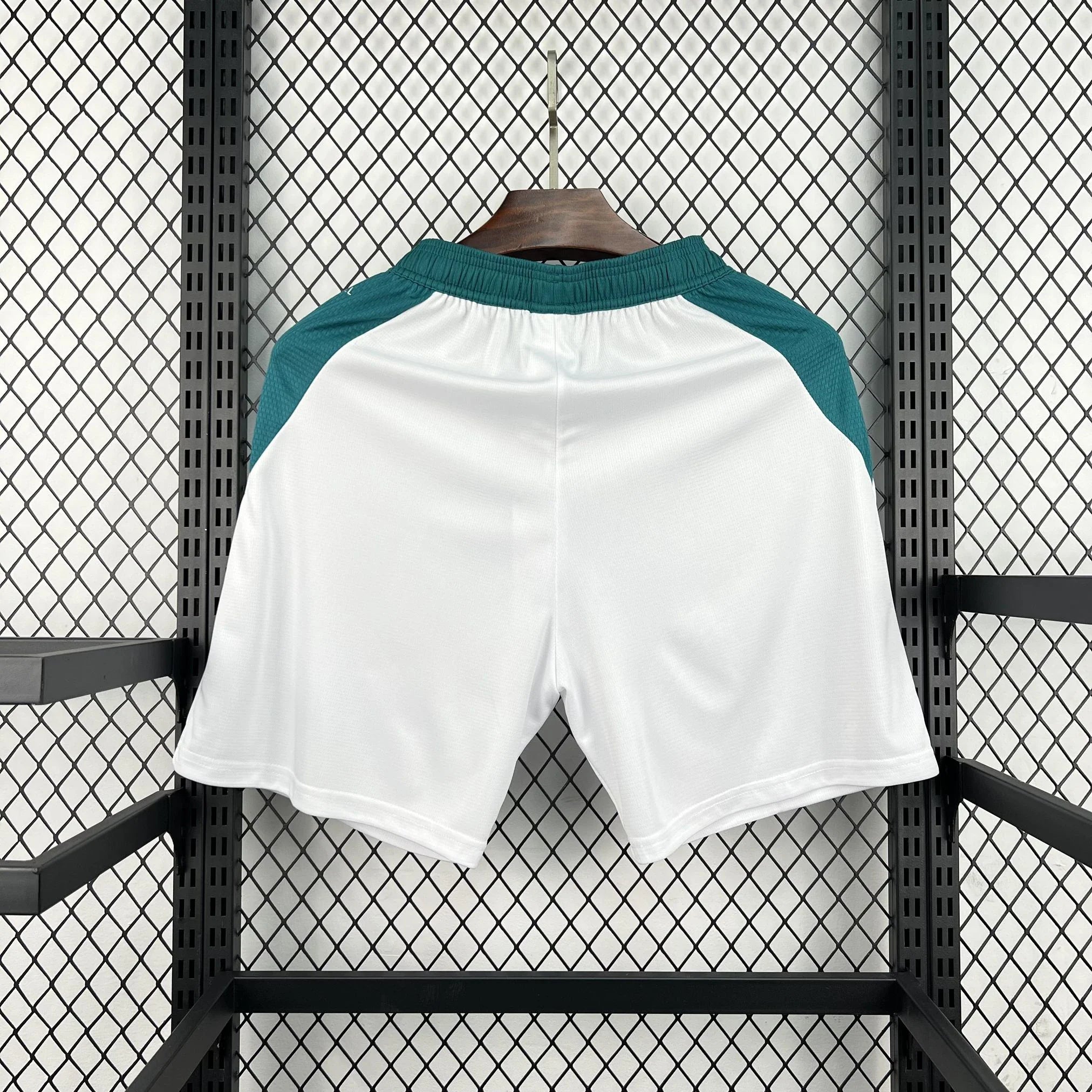 Pantalón corto de Portugal Mundial 2026 en blanco - vista trasera