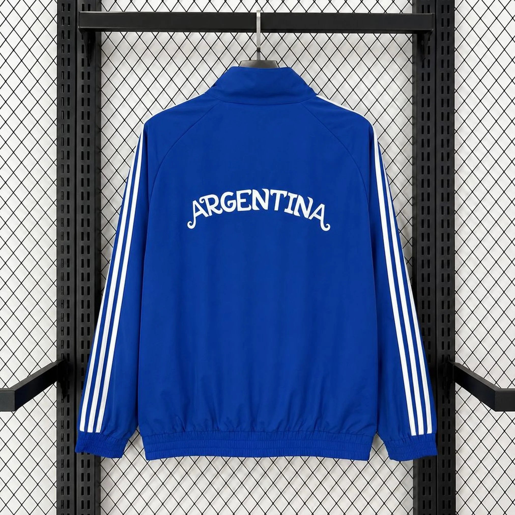 Chaqueta cortavientos de Argentina azul con el país rotulado - vista trasera