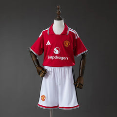 Equipación infantil del Manchester United primera equipación 26/27 - vista frontal