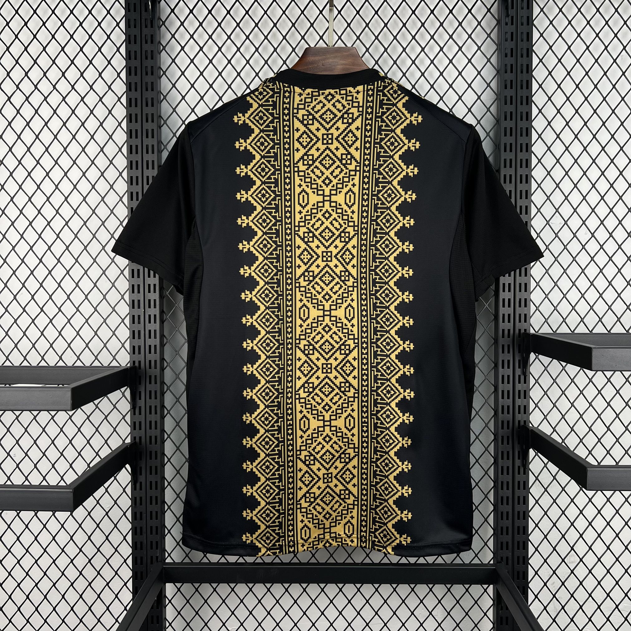 Camiseta especial de Marruecos Mundial 2026 - vista trasera con banda dorada