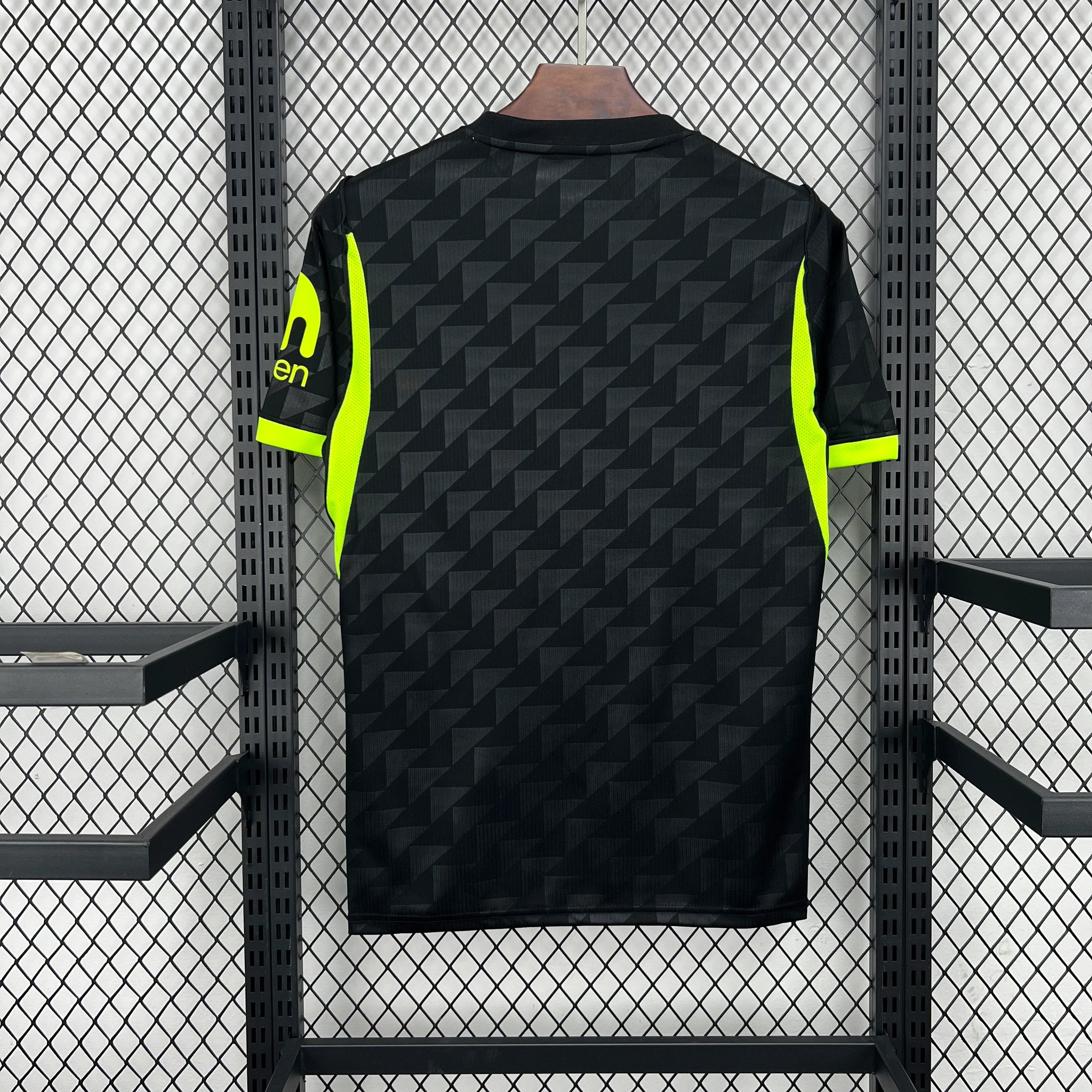 Camiseta negra del Atlético de Madrid segunda equipación 26/27 - vista trasera