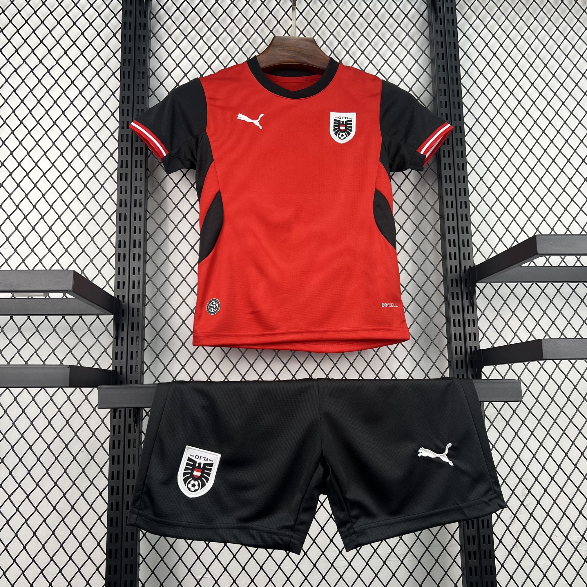 Conjunto infantil de Austria primera equipación 2026 - vista frontal