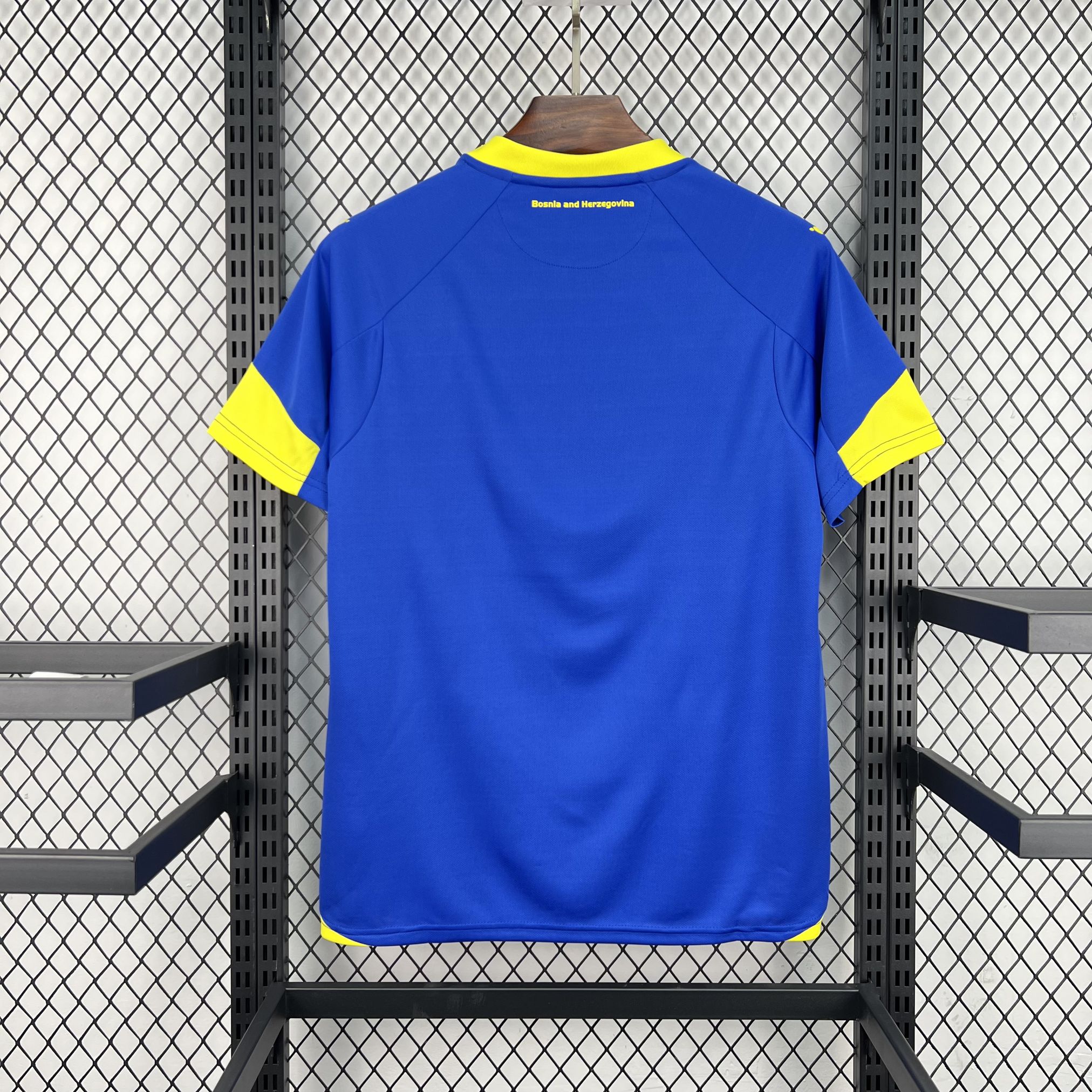 Camiseta de Bosnia y Herzegovina primera equipación 2024 - vista trasera