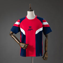 Camiseta casual retro del Arsenal roja y azul marino - vista frontal