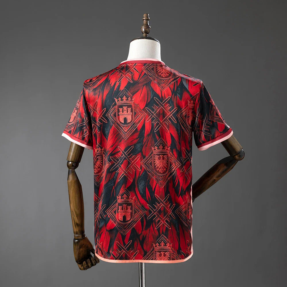 Camiseta especial del Eintracht Frankfurt 26/27 roja y negra con estampado de plumas - vista trasera