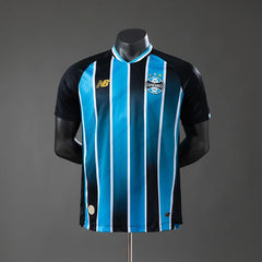 Camiseta Gremio segunda equipación 26/27 versión jugador, rayas celestes y negras - vista frontal