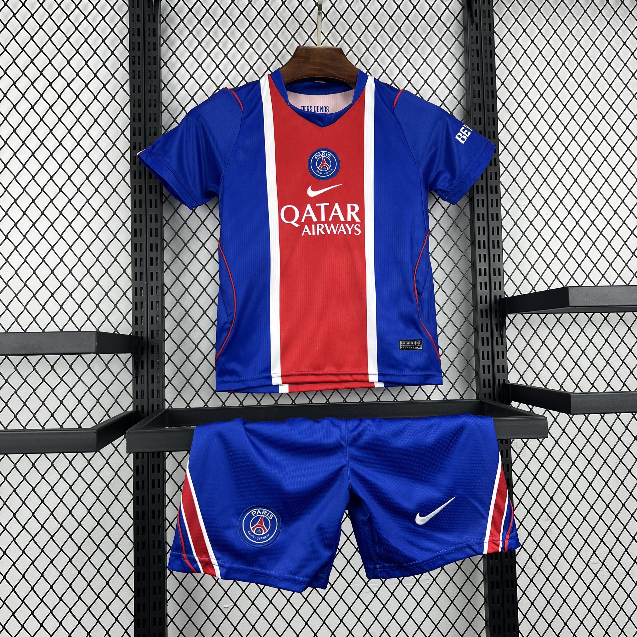 Conjunto infantil azul del Paris Saint-Germain primera equipación 26/27 - vista frontal
