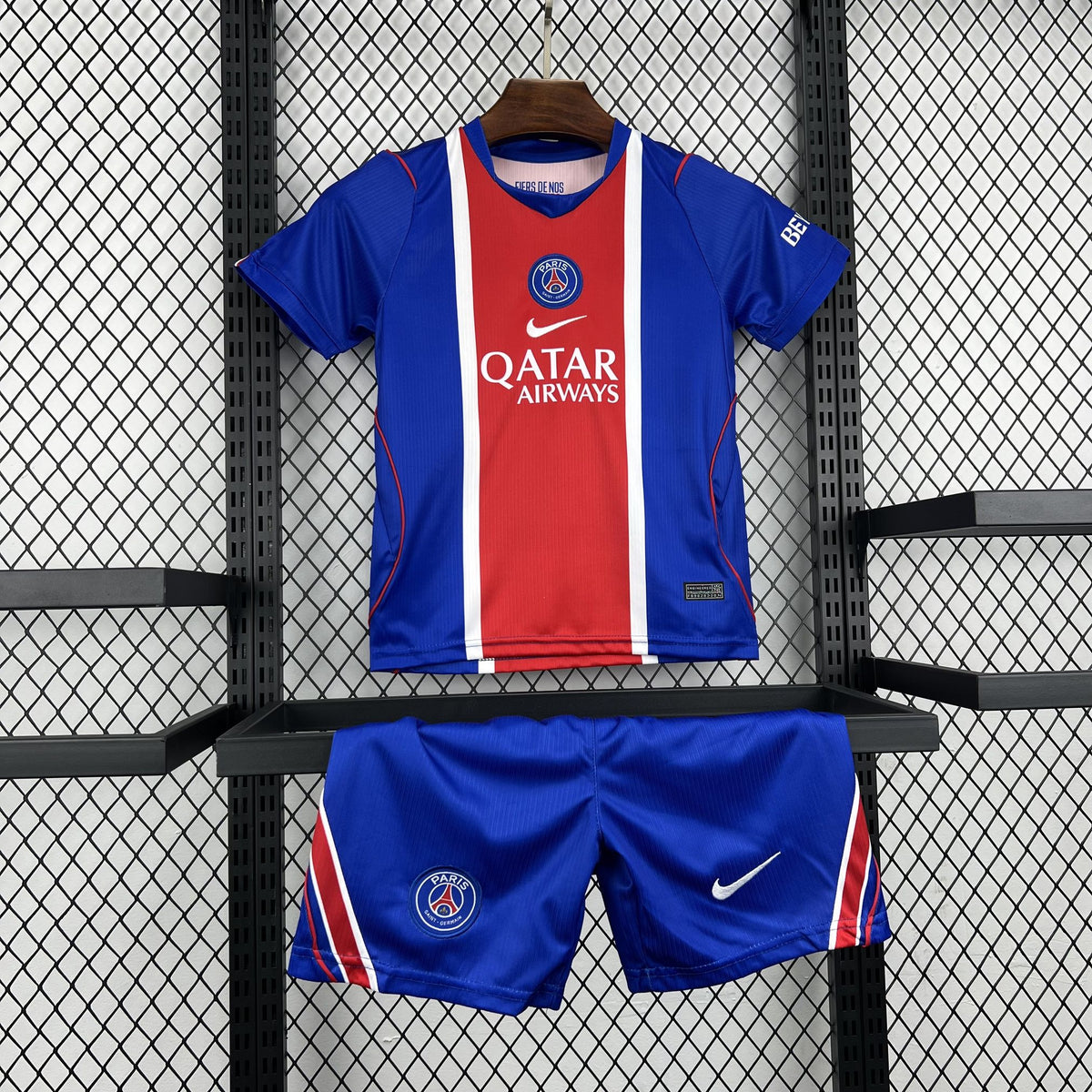 Conjunto infantil azul del Paris Saint-Germain primera equipación 26/27 - vista frontal