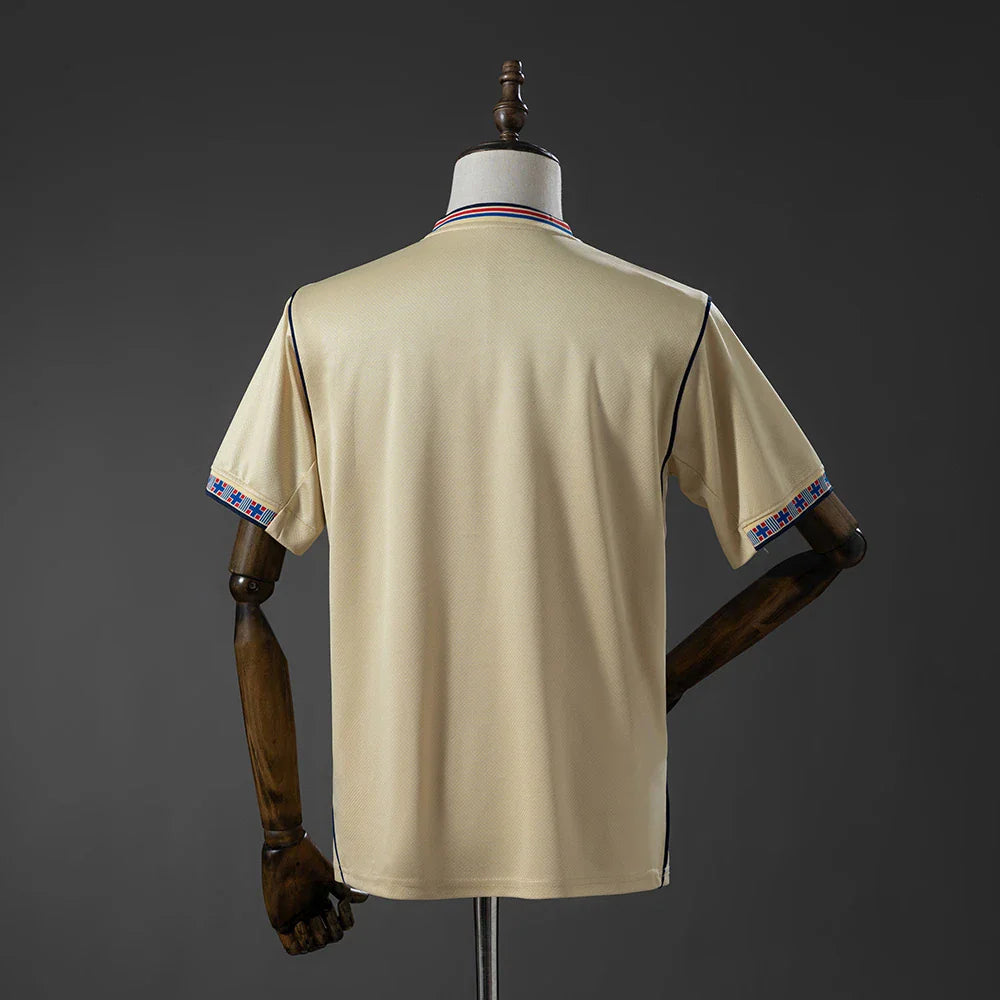 Camiseta del Barcelona edición limitada 26/27 con la espalda crema lisa - vista trasera