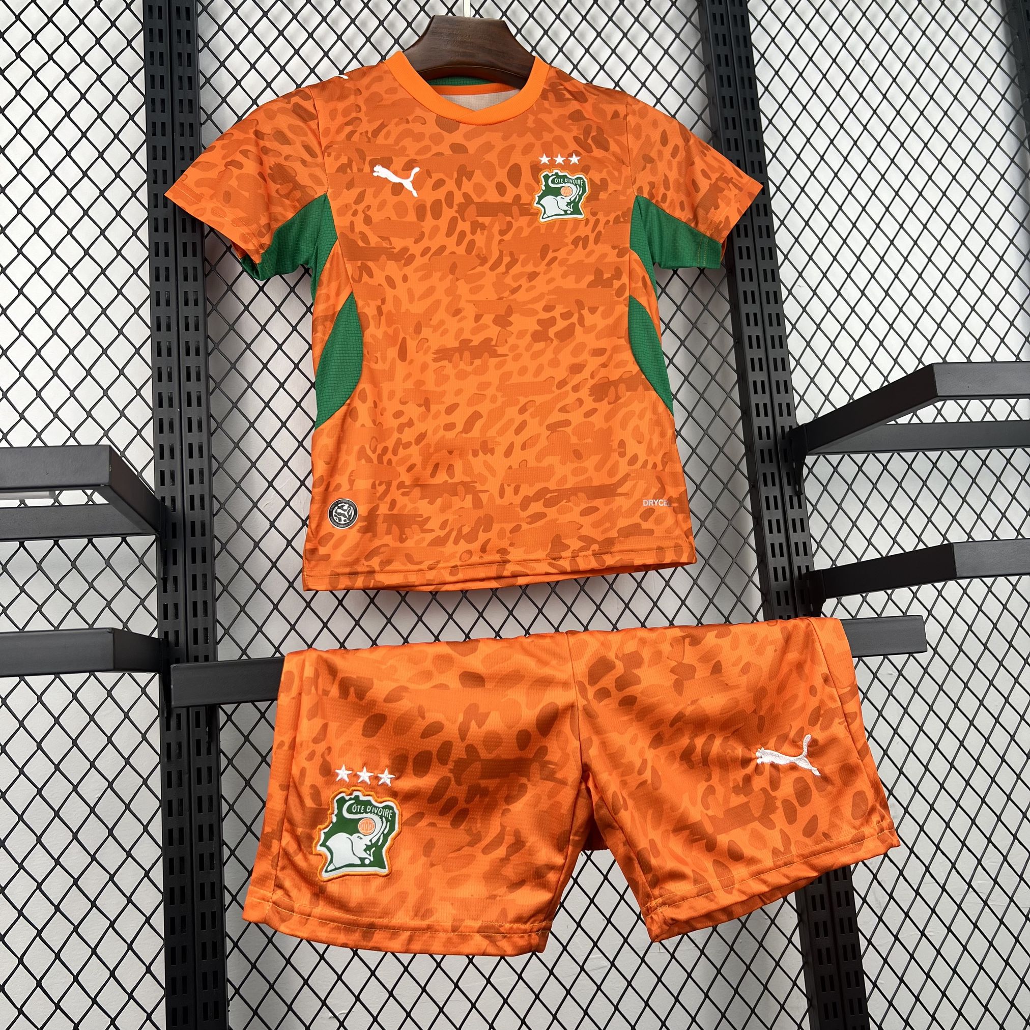 Conjunto infantil de Costa de Marfil primera equipación 2026 - vista frontal