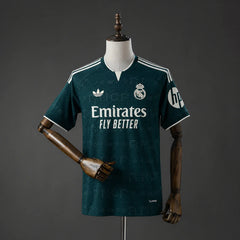 Camiseta del Real Madrid segunda equipación 26/27 verde botella - vista frontal
