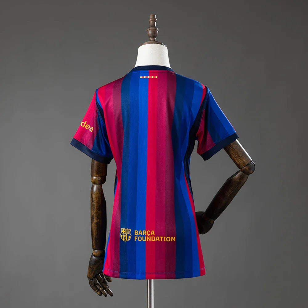 Camiseta Barcelona primera equipación 26/27 mujer, espalda con distintivo bajo - vista trasera