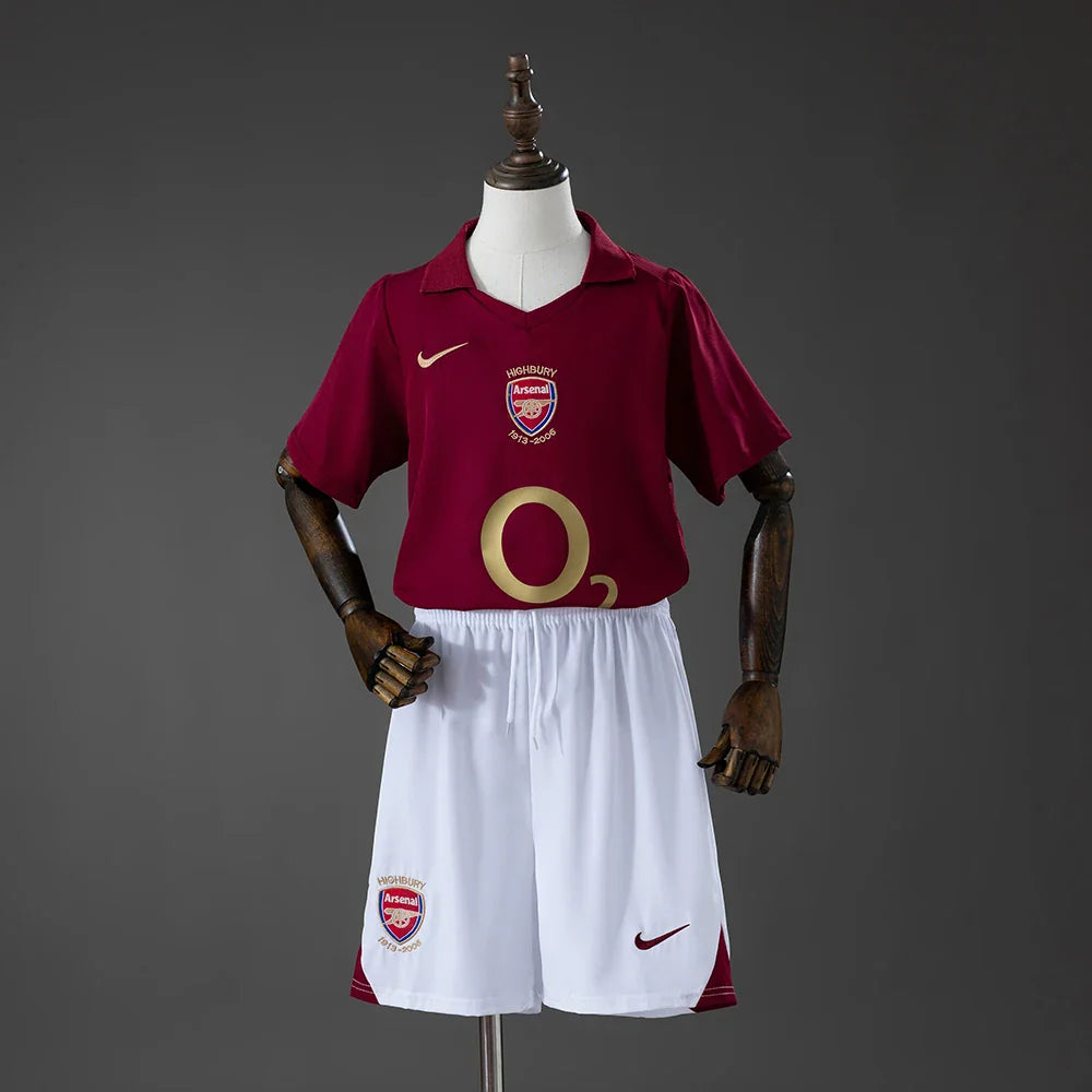 Conjunto retro Arsenal primera equipación 05/06 granate para niños - vista frontal