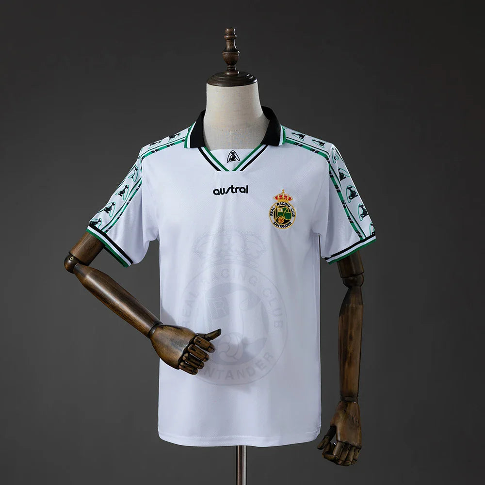 Camiseta blanca del Racing de Santander 25/26 con cuello polo negro y escudo bordado - vista frontal