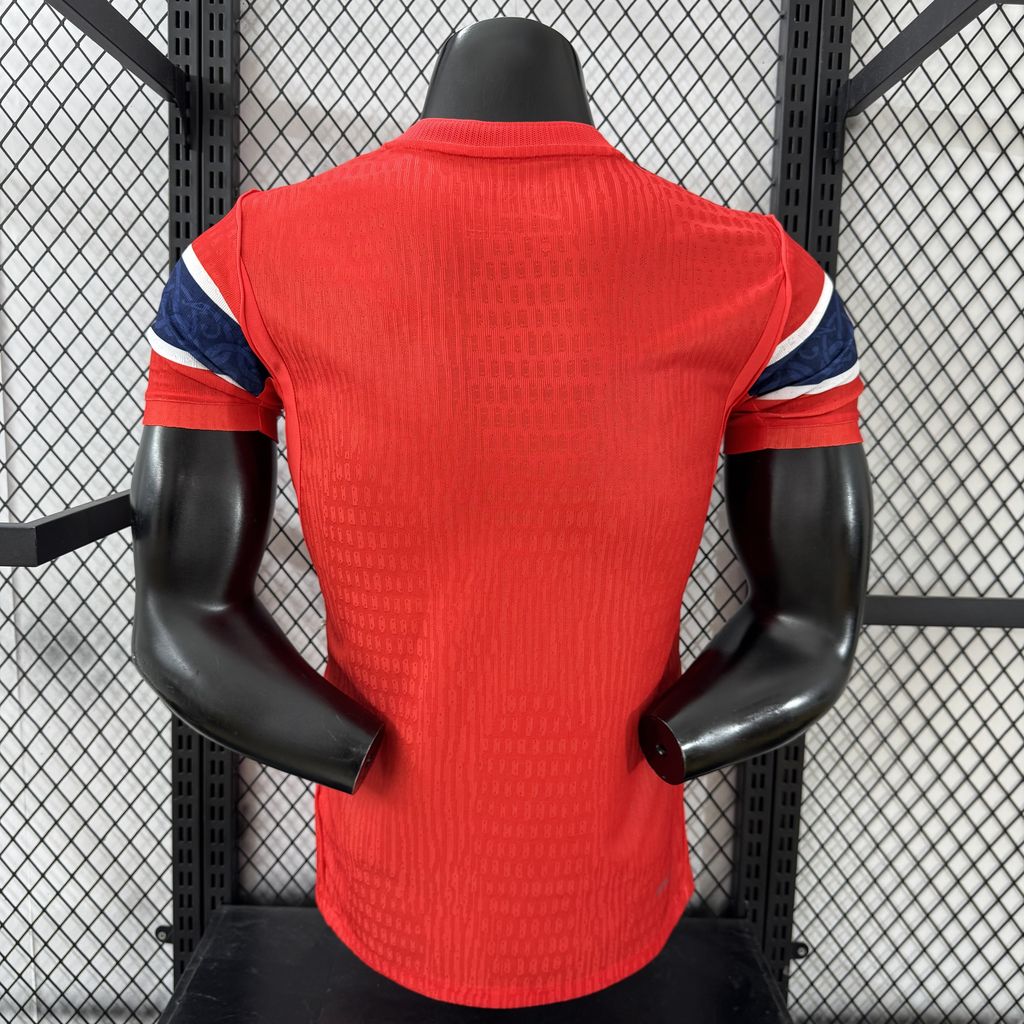 Camiseta de Noruega Mundial 2026 versión jugador en rojo - vista trasera lisa