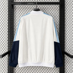 Chaqueta cortavientos de Argentina blanca con hombros celestes - vista trasera
