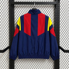 Chaqueta cortavientos España 2026 azul marino y rojo - vista trasera