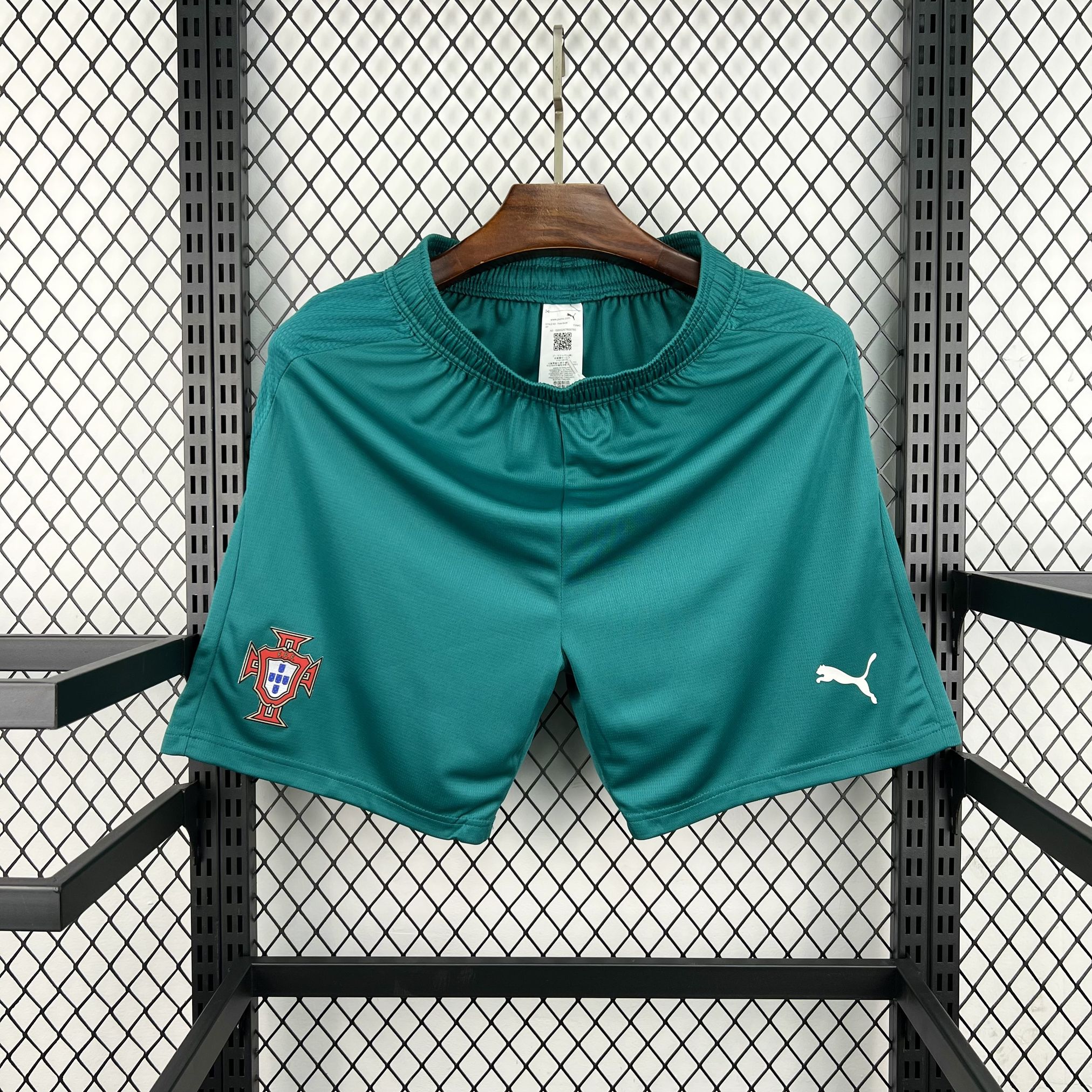 Pantalón corto de Portugal Mundial 2026 en verde esmeralda - vista frontal