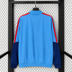 Chaqueta cortavientos España 2026 azul celeste - vista trasera