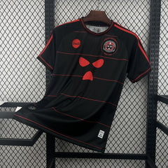 Camiseta negra pre-partido del Bohemians 26/27 - vista frontal