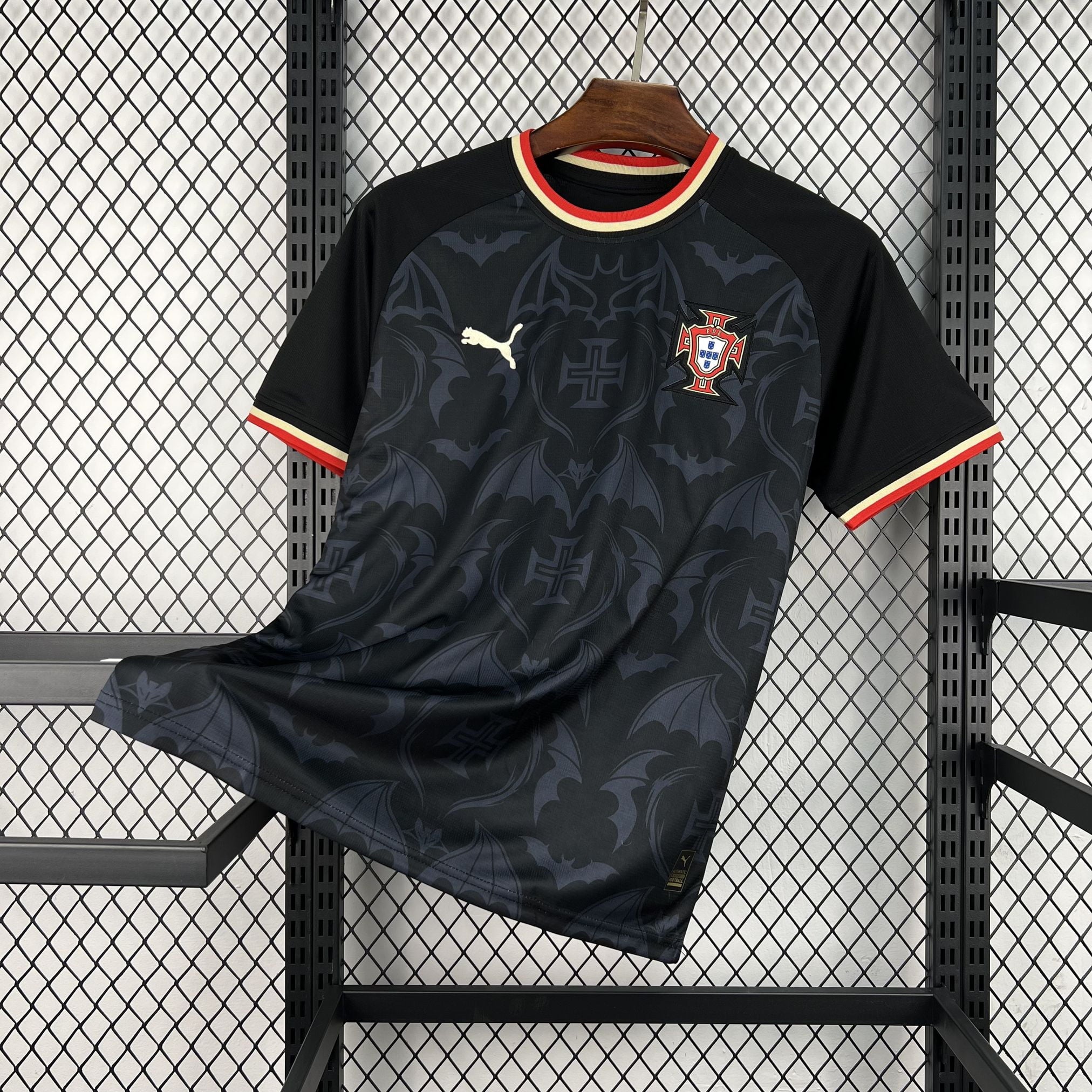 Camiseta especial de Portugal Mundial 2026 en negro - vista frontal