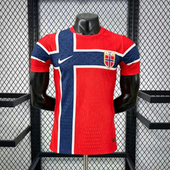 Camiseta de Noruega Mundial 2026 versión jugador en rojo con la cruz nórdica - vista frontal