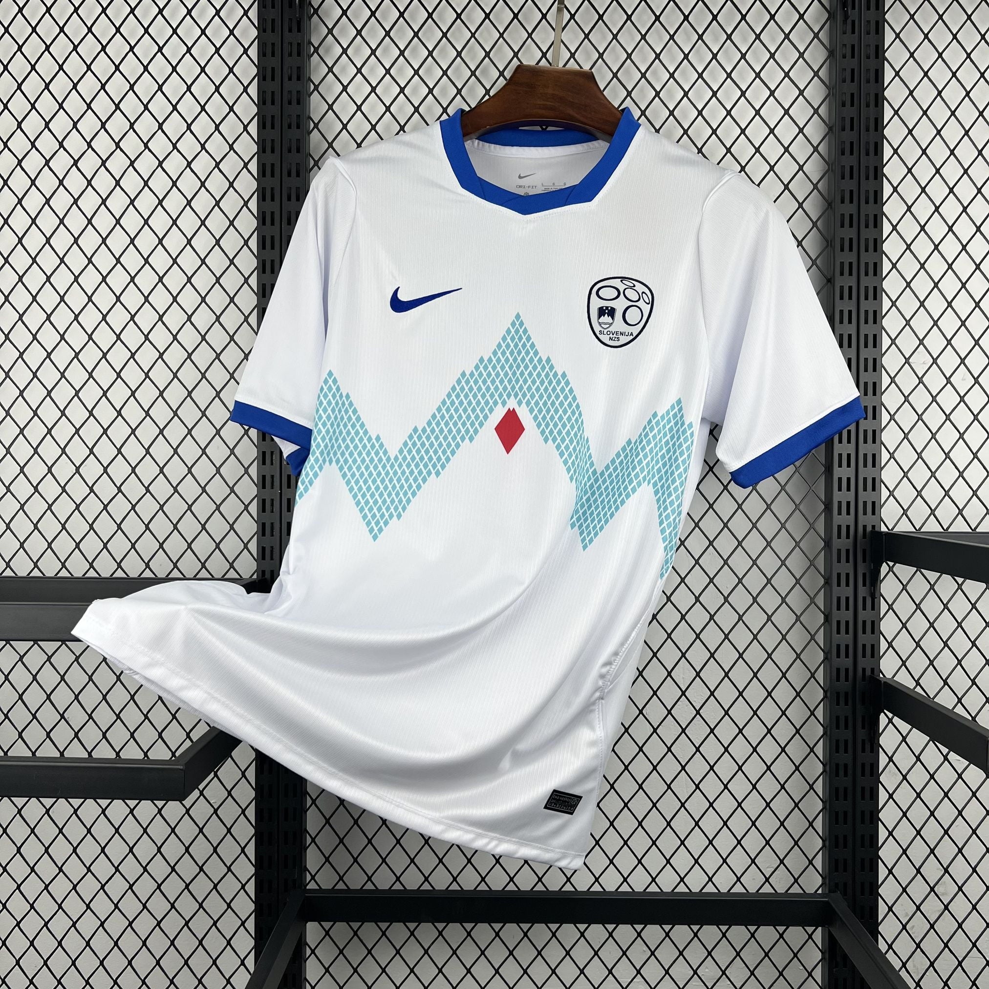 Camiseta Eslovenia primera equipación 2026 - vista frontal