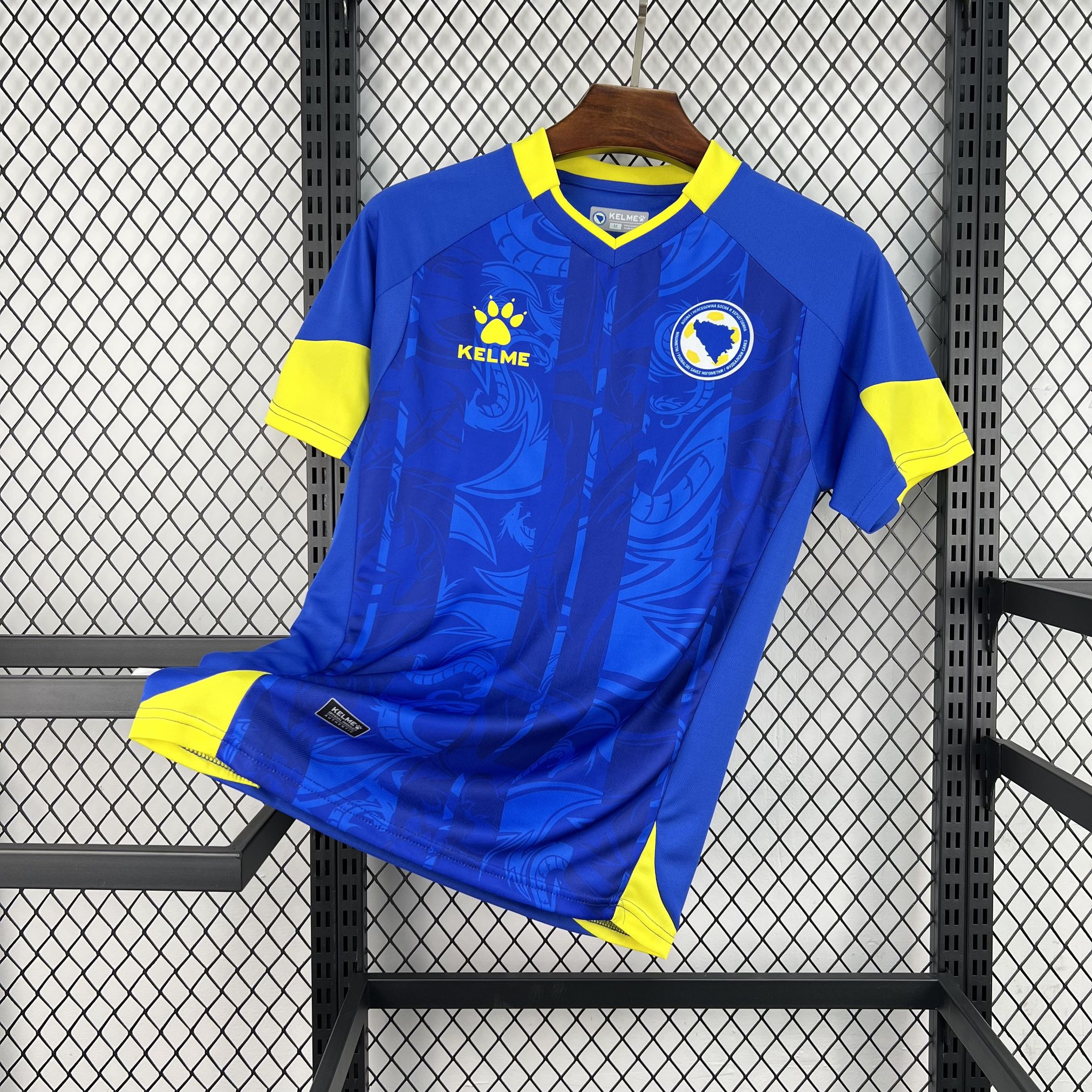 Camiseta de Bosnia y Herzegovina primera equipación 2024 - vista frontal